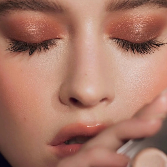 2/$80 RÓEN Eyes on Me Eyeshadow Palette - Picture 3 of 6